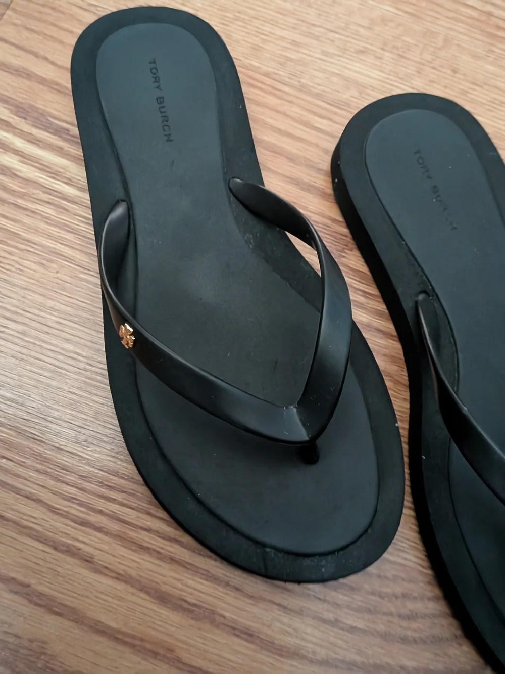 Tory Burch Kira Padded Flip Flop - Perfect Black/Gold